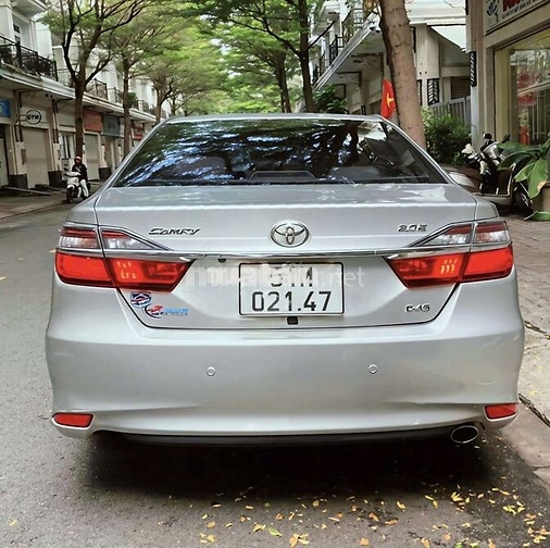Gia đình bán xe Toyota Camry bản 2.0E đời 2016