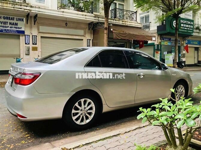 Gia đình bán xe Toyota Camry bản 2.0E đời 2016