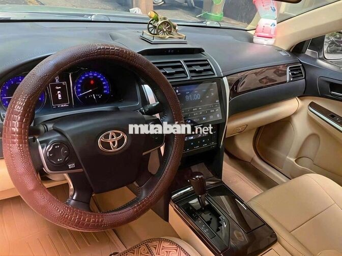 Gia đình bán xe Toyota Camry bản 2.0E đời 2016
