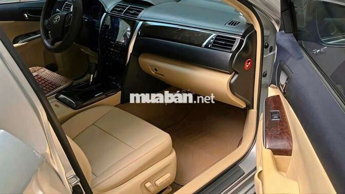 Gia đình bán xe Toyota Camry bản 2.0E đời 2016