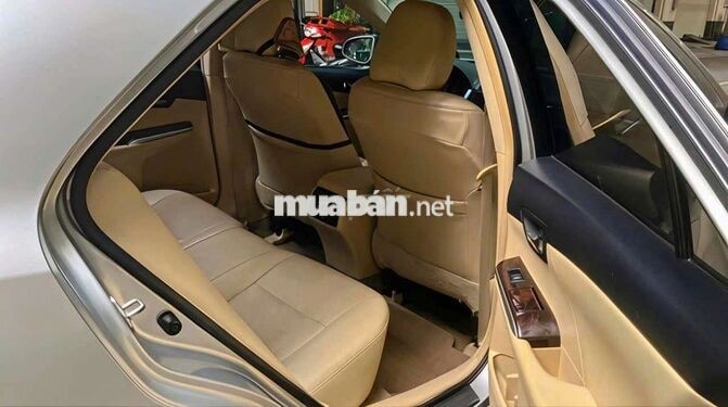 Gia đình bán xe Toyota Camry bản 2.0E đời 2016