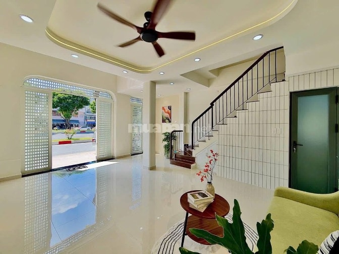 HÀNG HIẾM - NHÀ MẶT TIỀN NGANG 6m - 6 TẦNG LẦU PHẠM VĂN ĐỒNG, P3, GV