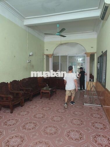 Nhà mặt phố xã Phạm Ngũ Lão, Ân thi