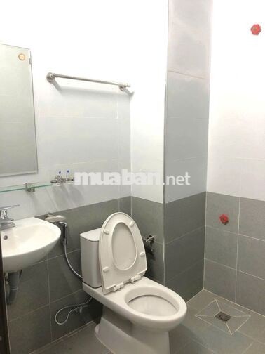 Nhà Hoàng Quốc Việt 195m², Vỉa Hè - Ô Tô Tải Tránh, Để Xe Trong Nhà.