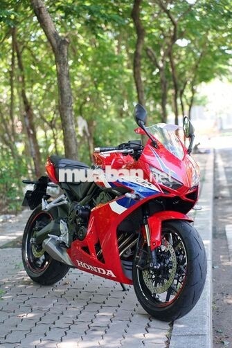 ❤️🩷Honda CBR650R E-Clutch 2025 odo 4k lướt