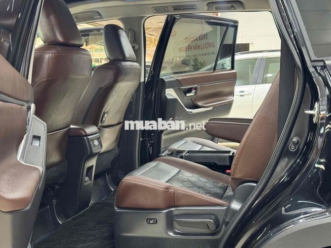 INNOVA CROSS HYBRID 2025 - GIÁ CÒN GIẢM