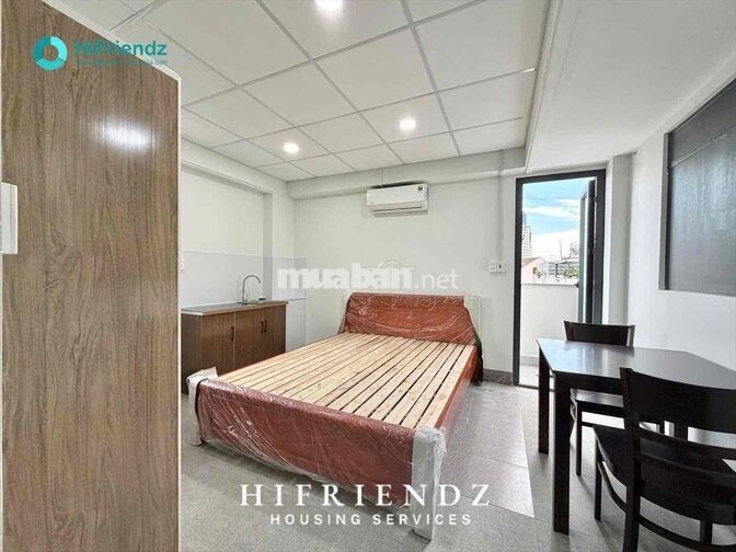 Trống sẳn studio bancol full nội thất ngay UEH cs N