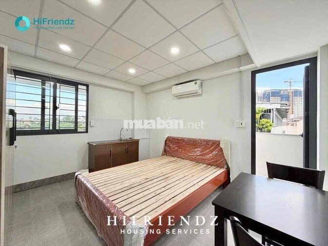 Trống sẳn studio bancol full nội thất ngay UEH cs N