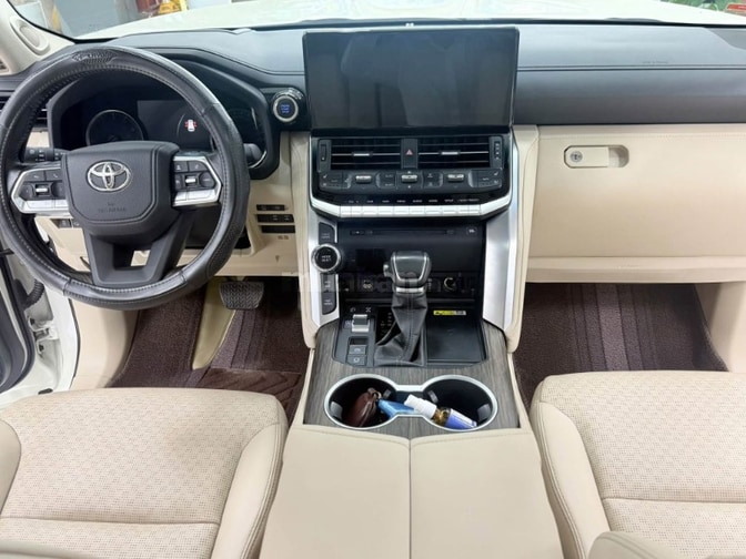 Bán Land Cruiser LC300 sản xuất 2023, chạy lướt  2 vạn Km cực mới.
