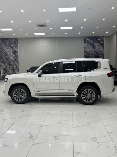 Bán Land Cruiser LC300 sản xuất 2023, chạy lướt  2 vạn Km cực mới.