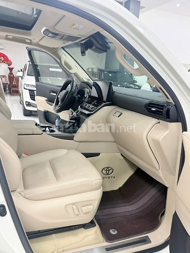 Bán Land Cruiser LC300 sản xuất 2023, chạy lướt  2 vạn Km cực mới.
