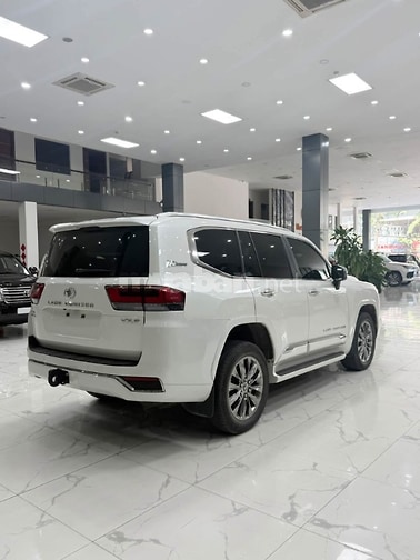 Bán Land Cruiser LC300 sản xuất 2023, chạy lướt  2 vạn Km cực mới.