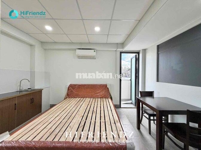 Trống sẳn studio bancol full nội thất ngay UEH cs N
