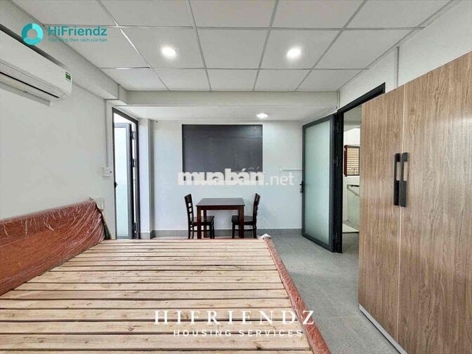 Trống sẳn studio bancol full nội thất ngay UEH cs N