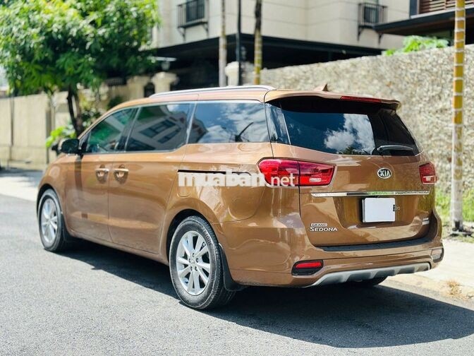KIA Sedona Full 2021 Vàng cát Tự động 79.000 km
