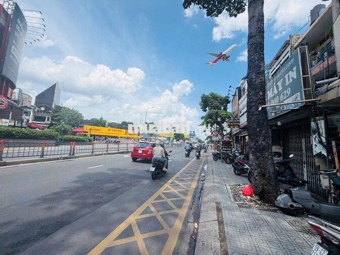 CHO THUÊ MẶT BẰNG MẶT TIỀN PHAN VĂN TRỊ NGAY NGÃ TƯ NGUYỄN OANH P10