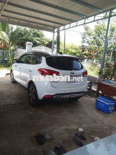 Kia Rondo Trắng 7 chỗ Xăng Tự động