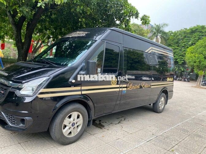Ford Transit 2022 Đen 10 vạn