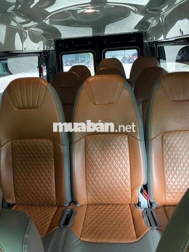 Ford Transit 2022 Đen 10 vạn