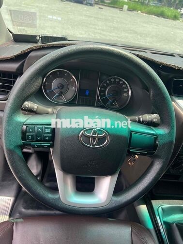 Toyota Fortuner 7 chỗ Số sàn máy dầu