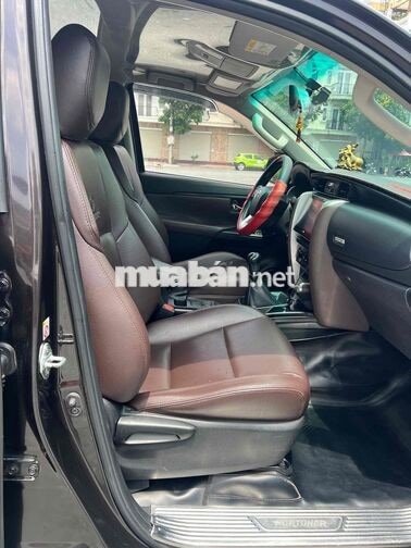 Toyota Fortuner 7 chỗ Số sàn máy dầu