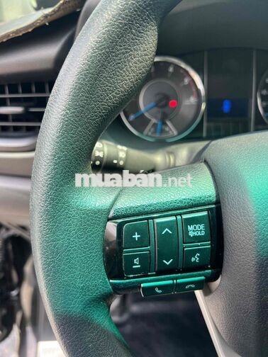 Toyota Fortuner 7 chỗ Số sàn máy dầu