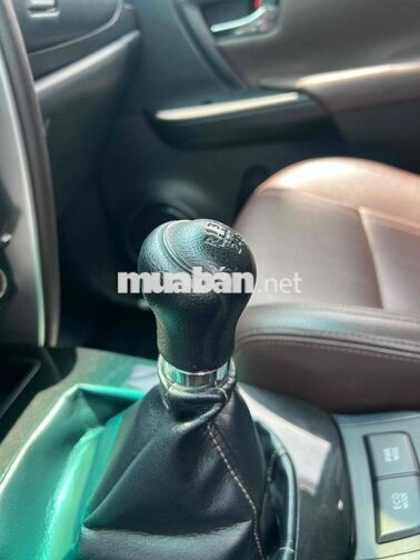 Toyota Fortuner 7 chỗ Số sàn máy dầu