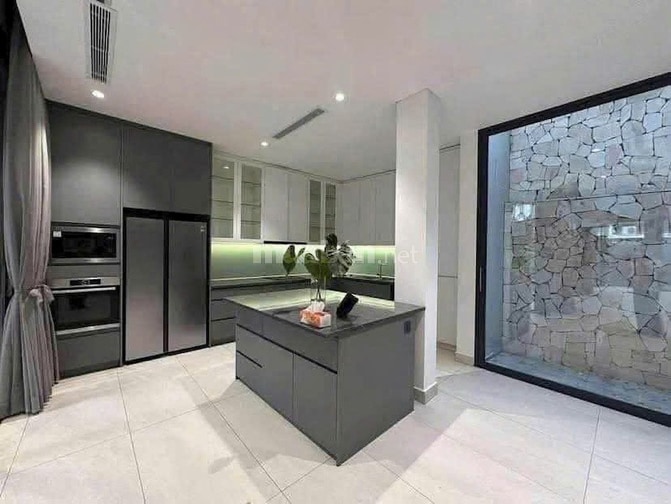 Bán villa Thảo Điền có hồ bơi riêng, đất 192m2, 4 tầng, chỉ 65 tỷ