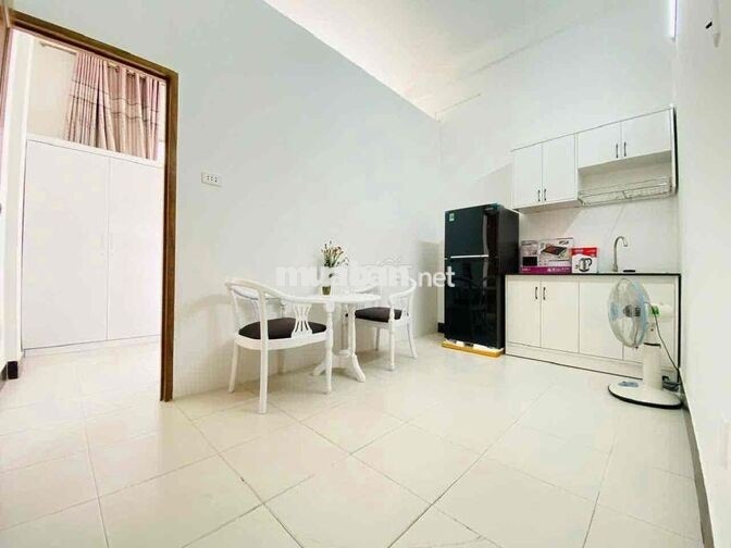 Cho thuê căn 1pn tách bếp cửa sổ thoáng full nt ở Võ Văn Kiệt quận 1