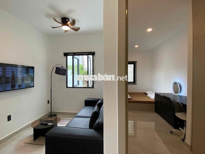 Cho thuê căn 2PN máy giặt riêng nội thất đẹp Nguyễn Trãi Q1