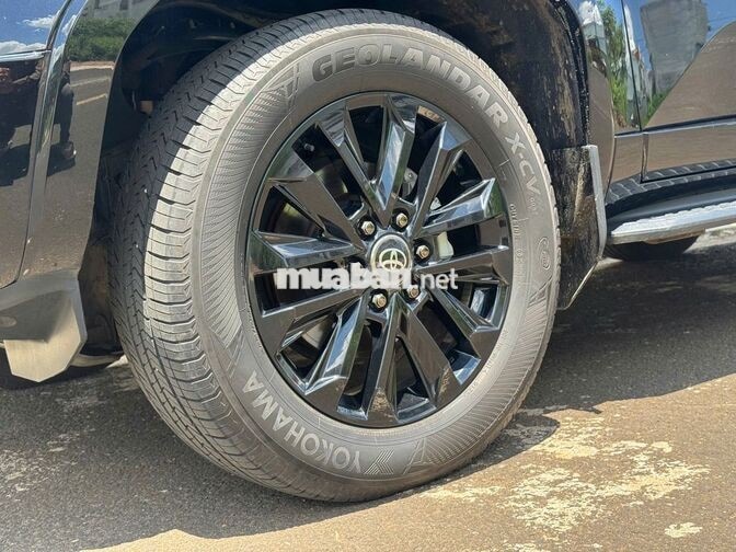 Toyota Prado LC250 2025 Đen 3 vạn km