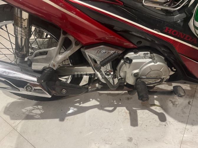Cần tiền muốn bán xe vẫn đang sử dụng