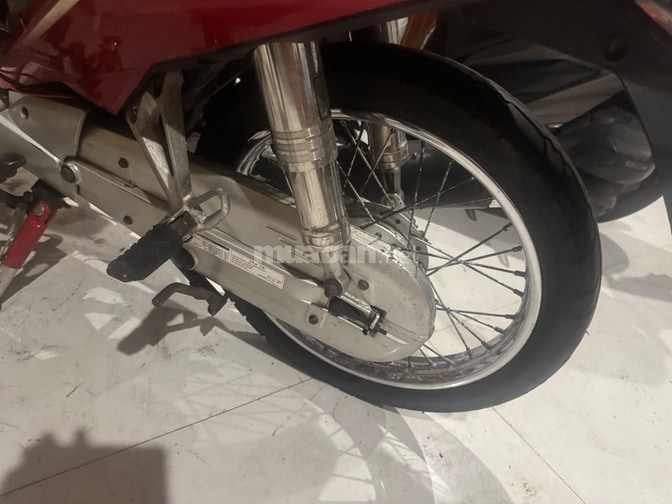 Cần tiền muốn bán xe vẫn đang sử dụng