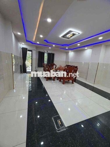 Nhà MTKD chợ Bà Hom 6x20m 5 tấm đối diện côngviên đầy đủ nội thất 35tr