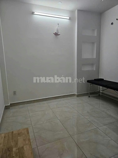 Cho nữ thuê phòng bao điện nước