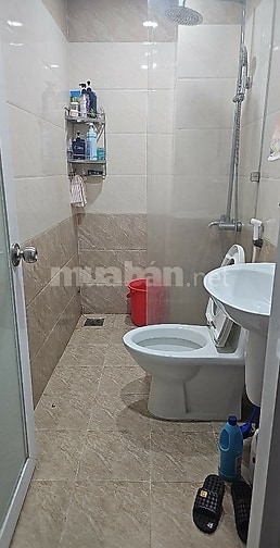 Cho nữ thuê phòng bao điện nước