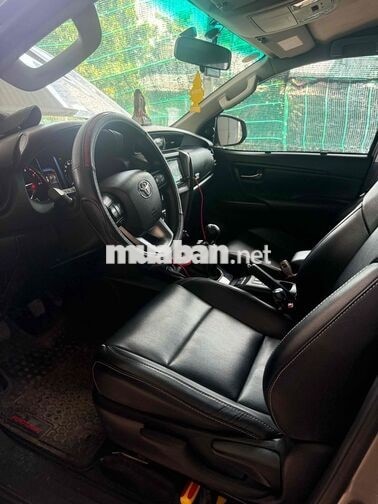 Toyota Fortuner 2.4L 4x2 MT 2023 Đồng ánh kim