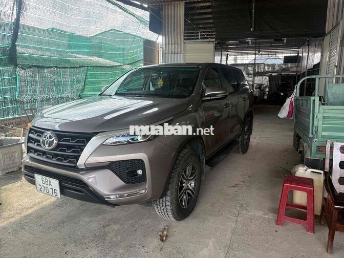 Toyota Fortuner 2.4L 4x2 MT 2023 Đồng ánh kim