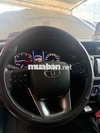 Toyota Fortuner 2.4L 4x2 MT 2023 Đồng ánh kim