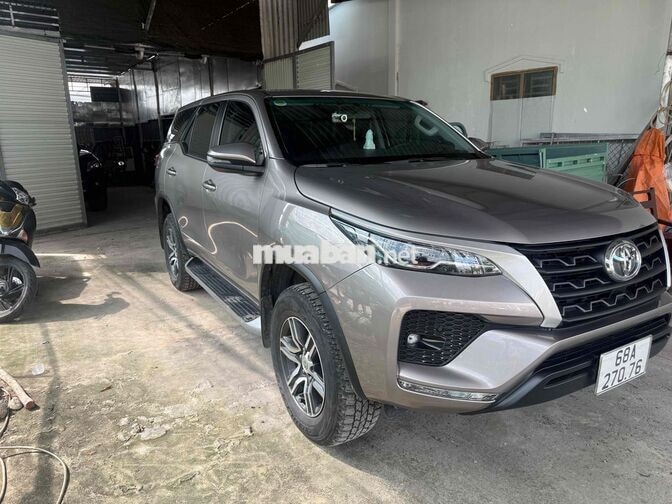 Toyota Fortuner 2.4L 4x2 MT 2023 Đồng ánh kim