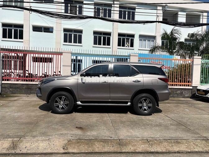 Toyota Fortuner 2.4AT  25.000 km, sơn zin cả xe
