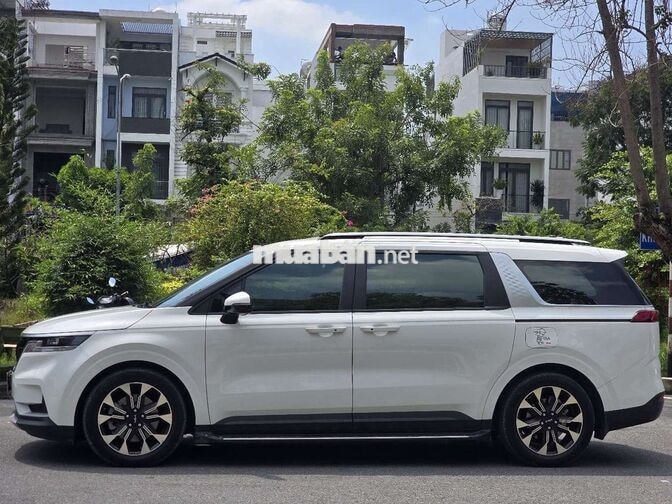 KIA CARNIVAL 2.2L SX 2023 LUXURY DẦU 8GHE 76000KM