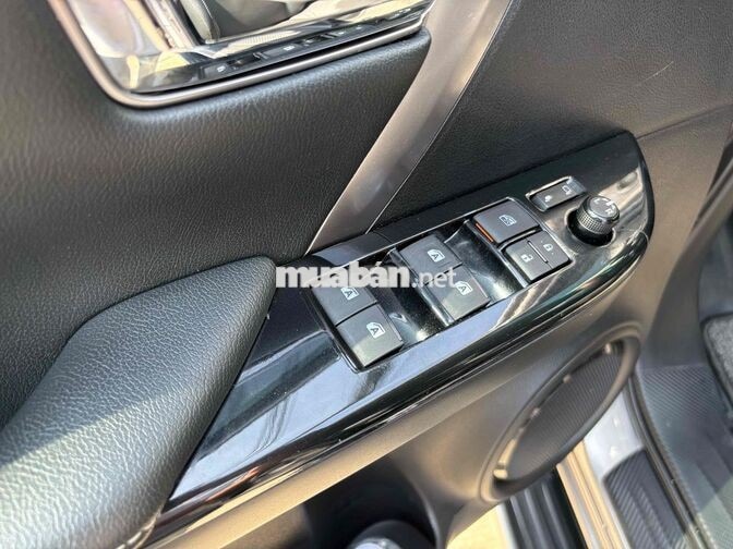 Toyota Fortuner 2.4AT  25.000 km, sơn zin cả xe