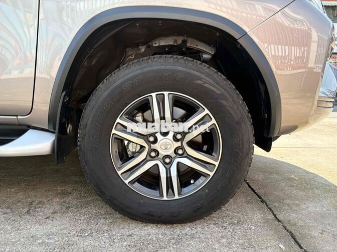Toyota Fortuner 2.4AT  25.000 km, sơn zin cả xe