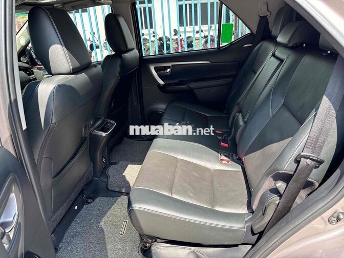 Toyota Fortuner 2.4AT  25.000 km, sơn zin cả xe