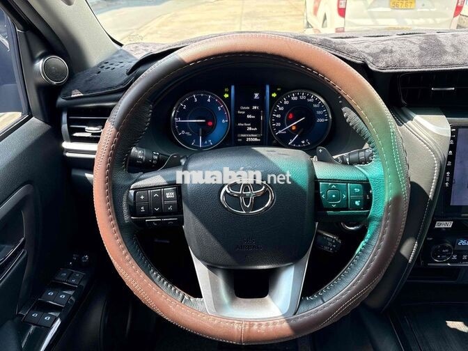 Toyota Fortuner 2.4AT  25.000 km, sơn zin cả xe