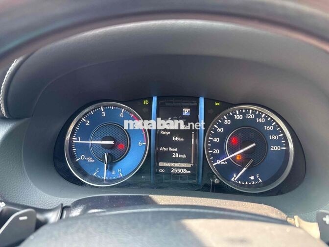 Toyota Fortuner 2.4AT  25.000 km, sơn zin cả xe
