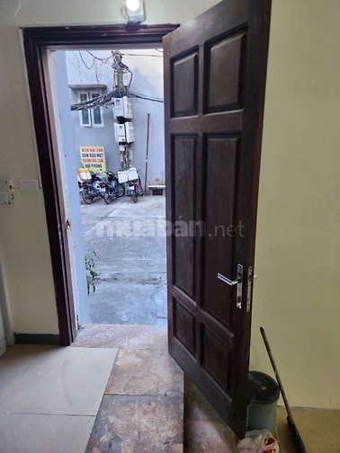 Cho thuê tầng 1, mặt tiền 4m8, 2 phòng, 1 WC