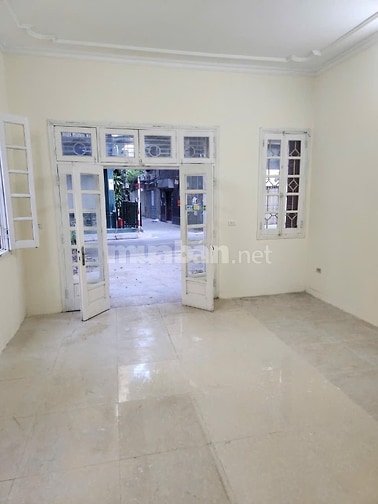 Cho thuê tầng 1, mặt tiền 4m8, 2 phòng, 1 WC