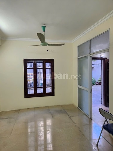 Cho thuê tầng 1, mặt tiền 4m8, 2 phòng, 1 WC